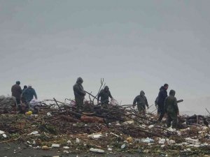 Asi Nehri taştı, bahçeleri bastı