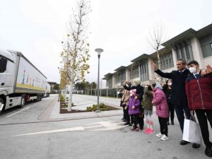 Emine Erdoğan ve Bakan Özer, "7 tır ile 7 bölgeye özel eğitim materyalleri" taşıyan tırları uğurladı