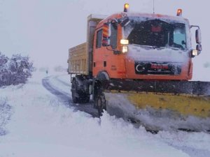 Kırıkkale’de karla mücadele: 24 köyün yolu ulaşıma açıldı