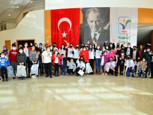 Yangınzede çocuklar, ünlü rap sanatçılarıyla bir araya geldi