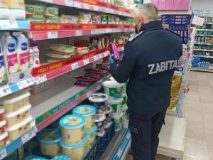 Zincir markette tarihi geçmiş ürüne el kondu