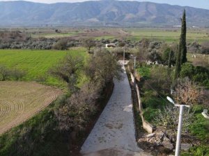 Nazilli Belediyesi Esenköy’de yolları yeniliyor