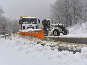Kartepe Belediyesi ekipleri kar nöbetini sürdürüyor