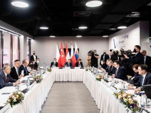 Dışişleri Bakanı Çavuşoğlu Vişegrad Grubu + Türkiye Dışişleri Bakanlığı toplantısına katıldı