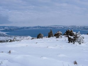 Vali Arslantaş vatandaşları Salda gölü manzaralı kayak merkezine davet etti