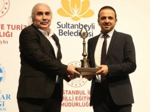 Doç. Dr. Gökhan Tunç’un eseri  İstanbul Edebiyat Festivali’nden ödülle döndü