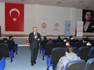 Vali Yazıcı: “12 yaş üstü gençlerimizi aşı olmaya davet ediyoruz”