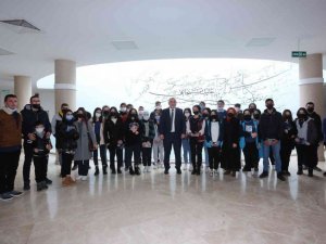 Başkan Sandıkçı bilim turuna çıkan gençleri ağırladı