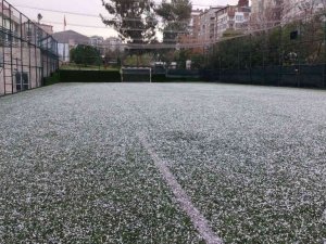 Meteorolojinin uyardığı soğuk hava dalgası geldi: Samsun’a fındık büyüklüğünde dolu yağdı