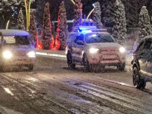Tokat’ta kar yağışı ve buzlanma ulaşımda aksamalara neden oldu