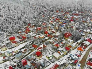 Beyaz gelinliğini giyen Zorkun Yaylası’nda kartpostallık görüntüler