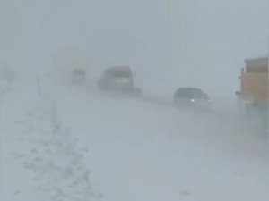 Karayolları ekiplerinin kar mesaisi