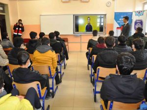 Göç İdaresi Müdürlüğü’nden liseli gençlere uyum semineri