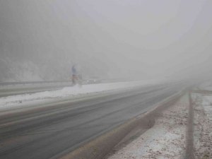 Bolu Dağı’nda kar ve sis etkili oluyor