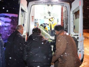 Ağrı’da ulaşıma kapanan köyde hastalanan 92 yaşındaki yaşlı adam için ekipler seferber oldu