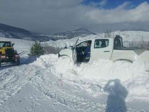 Arıza ihbarına giderken mahsur kalan ekip kurtarıldı