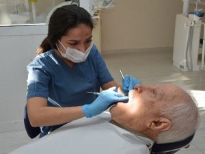 70 yaş ve üstü bireylerde ortalama diş sayısı 3.7