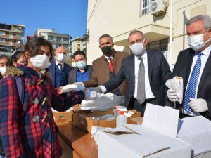 Aydın’da öğrencilere balık ekmek dağıtıldı