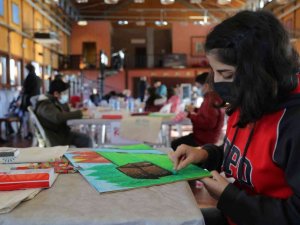 Gölcük’te öğrenciler, doğayı resim kağıdına aktardı