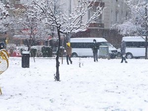 Bafra’da kar yağışı