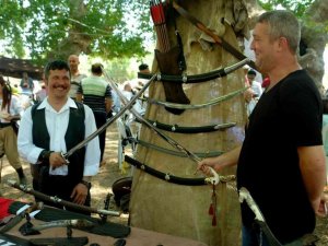 Burak Özçivit’in kılıcı Bandırma’dan