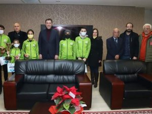 Genç sporculardan Başkan Tosun’a ziyaret