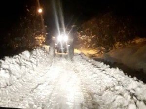 Tunceli’de ekipler karla kaplı köydeki yaralı vatandaş için seferber oldu