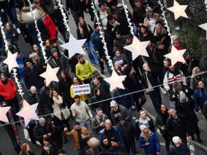 İngiltere’de günlük vaka sayısı ilk kez 100 bini aştı