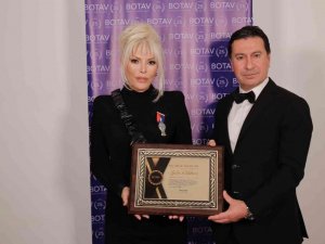 Süperstar Ajda Pekkan gözyaşlarını tutamadı