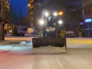 Ardahan’da Belediye ekiplerinin karla mücadelesi