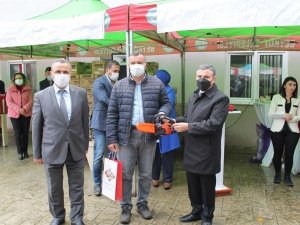 Çiftçilere budama ekipmanları dağıtıldı