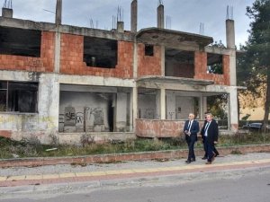 Yenişehir Belediyesi metruk binaları yıkıyor