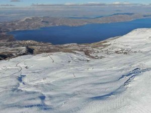 Göl manzaralı kayak merkezi sezona hazırlanıyor