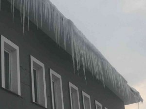 Karlıova’da kar yağışı durdu, hava sıcaklığı eksi 20’e düştü