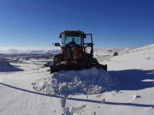 Çaldıran’da karla mücadele çalışmaları
