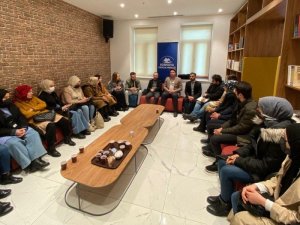 AK Partili Özgür Hızal üniversitelilerle buluştu