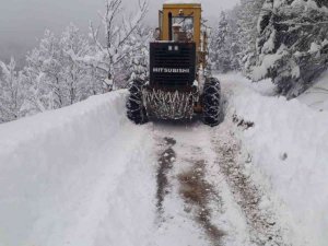Onlar açıyor, kar kapatıyor