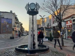 Edirne buz tuttu, süs havuzları dondu