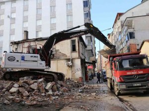 Başkan Kibar: “Metruk yapıları yıkarak, kentteki görüntü kirliliğini ortadan kaldırıyoruz”