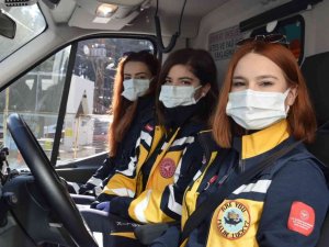 Acil tıp teknisyeni kadınlar saniyelerle yarışarak can kurtarıyor