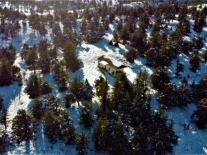 Mersin’de kar, kartpostallık görüntüler oluşturdu