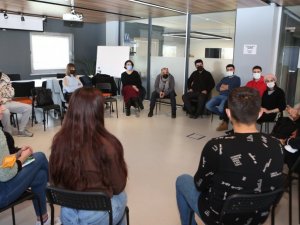 Nilüfer Kent Tiyatrosu gençlerle