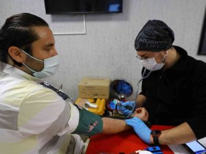 Kızılay’dan duyarlı personele madalya