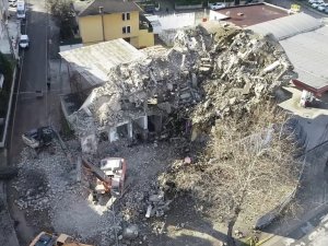 1999 Marmara depreminden kalan izler silinmeye devam ediyor