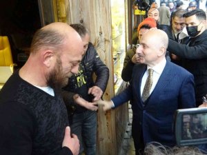 Bakan Karaismailoğlu’ndan esnafa, “Recep Tayyip Erdoğan’a güveneceksin gerisi Allah kerim”