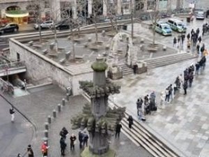 Köln’de tarihi katedralde aşı kuyruğu