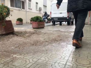 İnşaat artığı kum yığını 5 aydır temizlenmeyi bekliyor