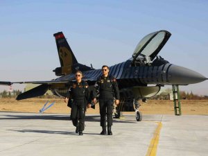 Nefes kesen gösterilerin mimarı SOLOTÜRK, uçuşlarına böyle hazırlanıyor