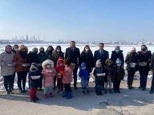 Çobanlar’da minik dostlar, minik ellerle beslendi