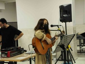 Biz bize moral akşamları devam ediyor